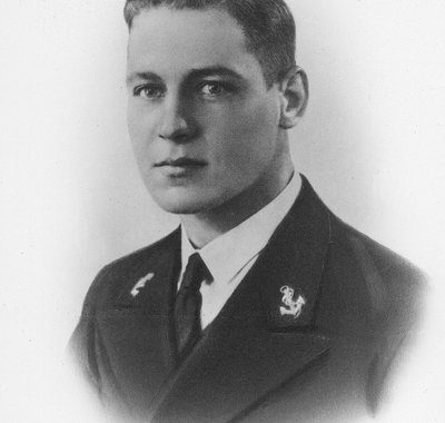Zwartwit portretfoto van Aart Hendrik Alblas in uniform.