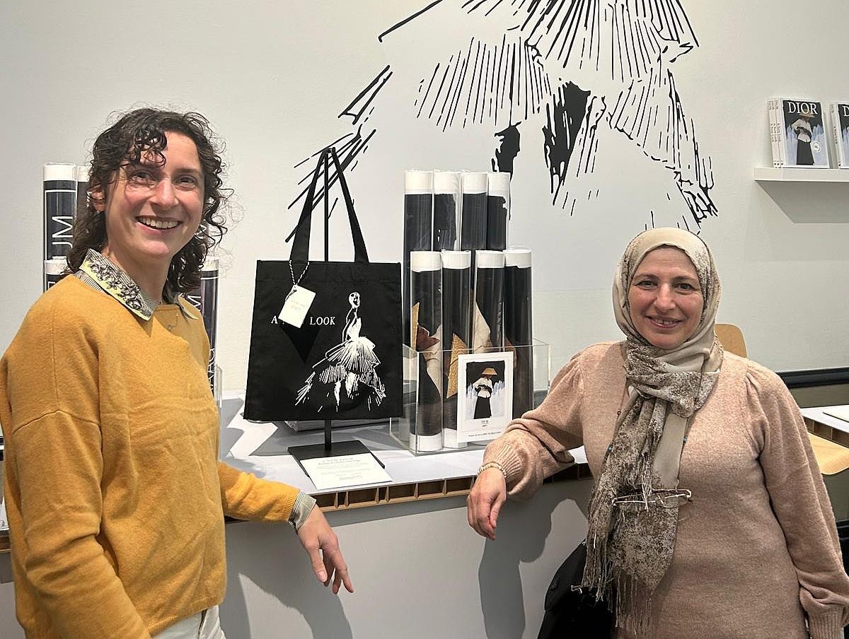 De vrouwen uit het naaiatelier van de Wereldwijven waren te gast in het Kunstmuseum voor de indrukwekkende tentoonstelling DIOR - A new look