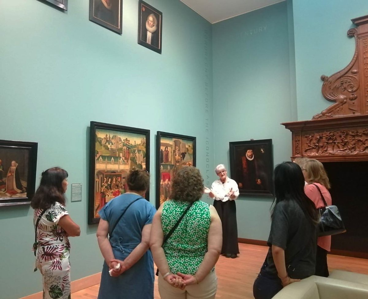 Hanke van der Mast, taalcoach op bezoek in het Dordrechts Museum