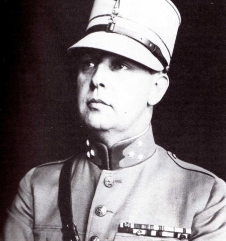 Karel Lotsy als sportleider van het Nederlands legen tijdens de mobilisatie.