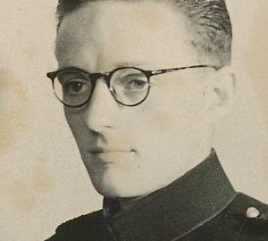 Zwartwit portretfoto van Dordtse verzetsstrijder Louis Franzen