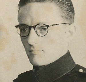 Zwartwit portretfoto van Dordtse verzetsstrijder Louis Franzen