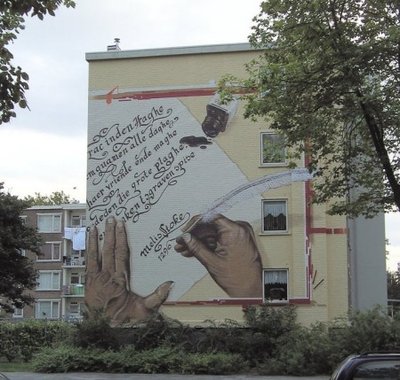Muurschildering op een flat aan de Melis Stokelaan in Den Haag.