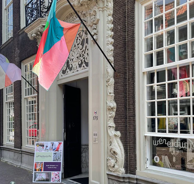 Het pand van de Wereldwijven Ateliers op de Voorstraat