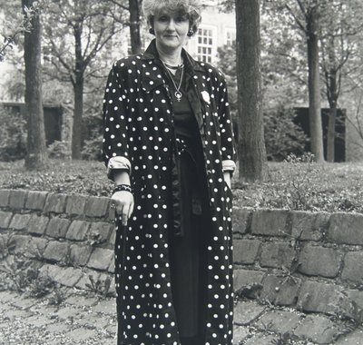 Portret van Wijnie Jabaaij in de Kloostertuin